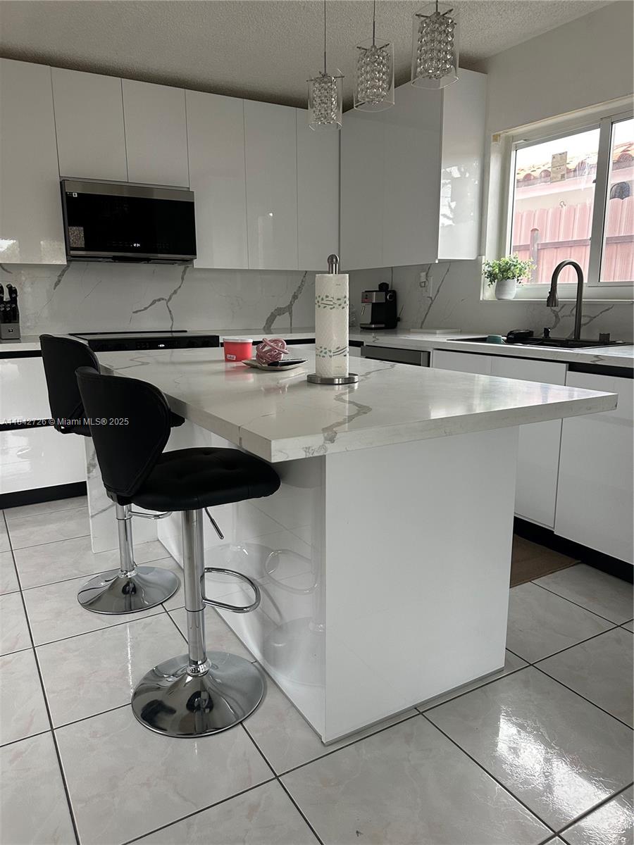 380 W 45th St