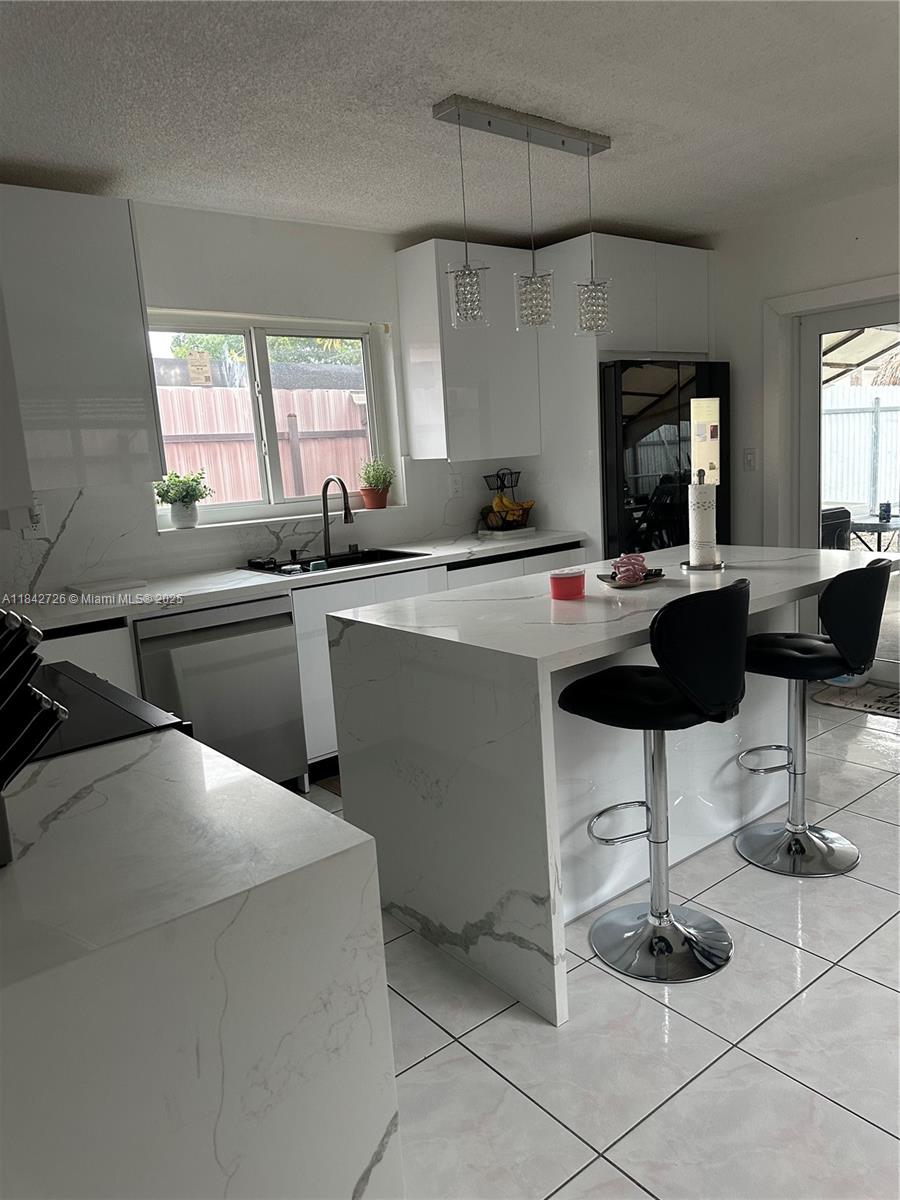 380 W 45th St