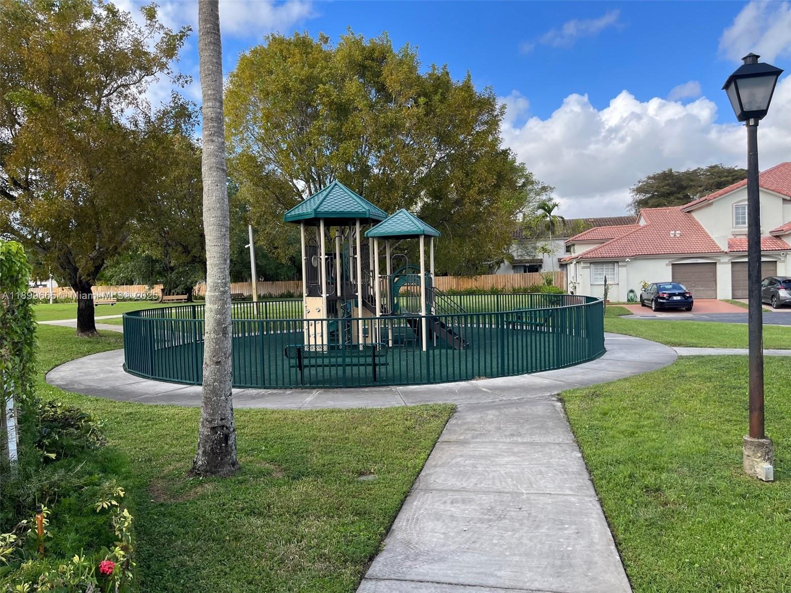 DORAL LANDINGS TOWNHOMES - Residential Lease