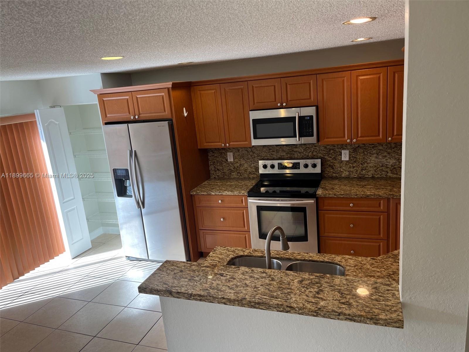 DORAL LANDINGS TOWNHOMES - Residential Lease