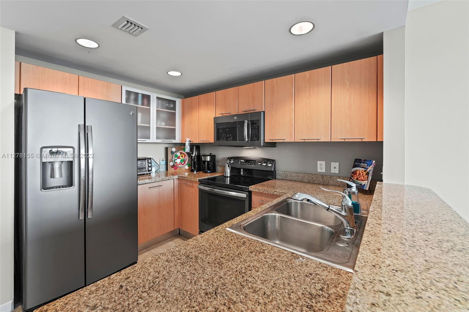 ROADS AT 21ST CONDO - Residential Lease