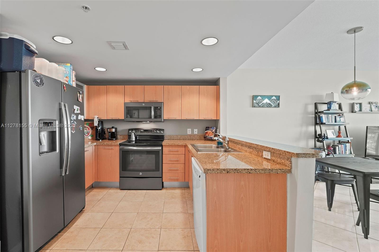 ROADS AT 21ST CONDO - Residential Lease