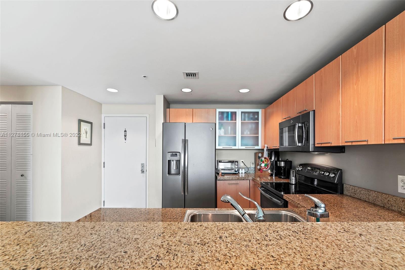 ROADS AT 21ST CONDO - Residential Lease