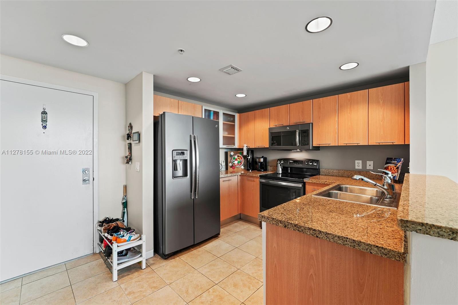 ROADS AT 21ST CONDO - Residential Lease