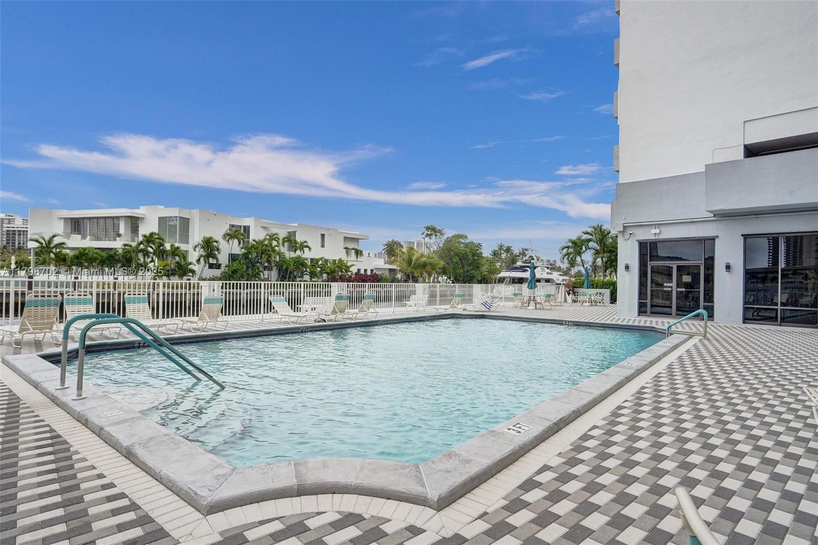 GOLDEN SURF TOWERS CONDO - Residential