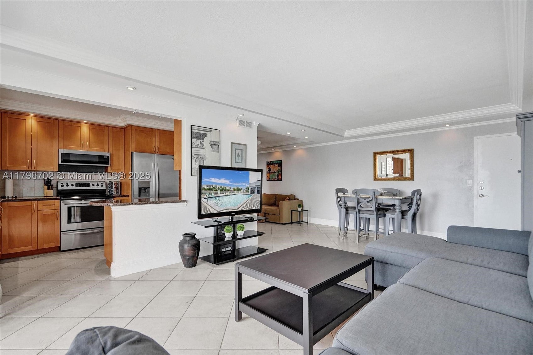 137 Golden Isles Dr 1105