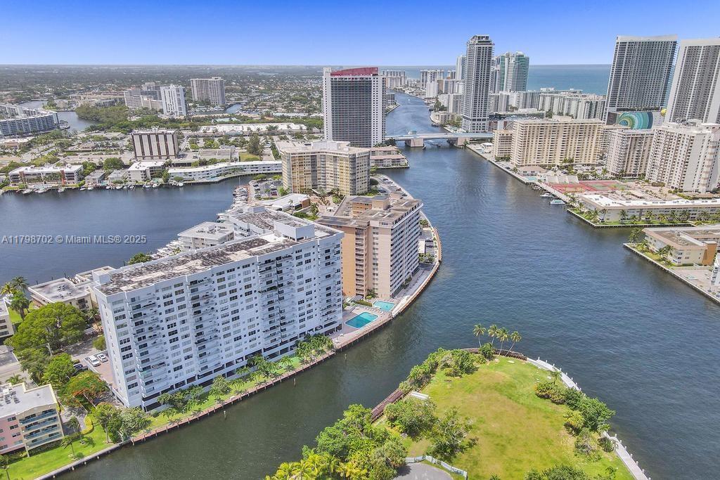 GOLDEN SURF TOWERS CONDO - Residential