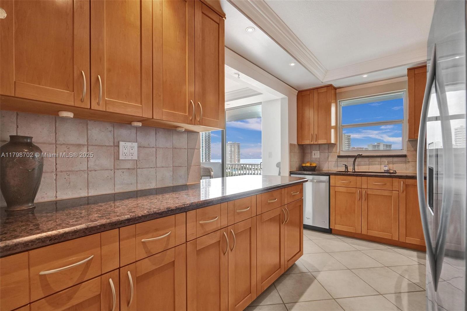 GOLDEN SURF TOWERS CONDO - Residential