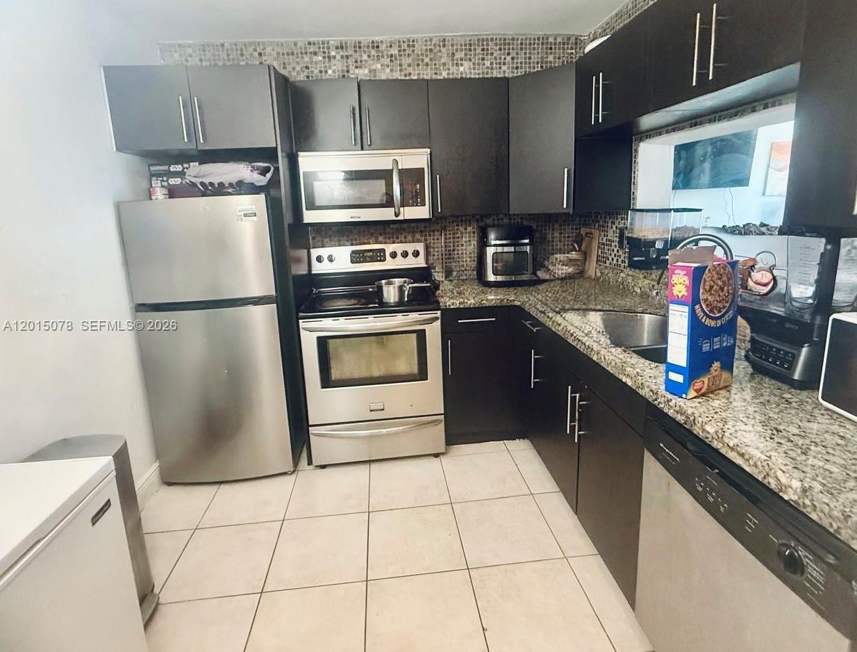 488 NW 165th St Rd B-512