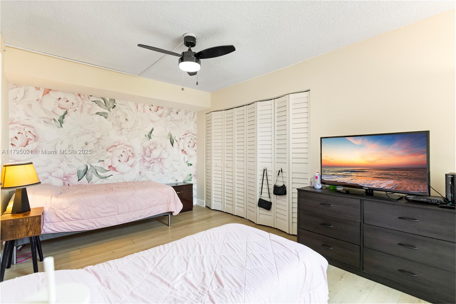 CONDO 5 OF SABAL PALM CON - Residential