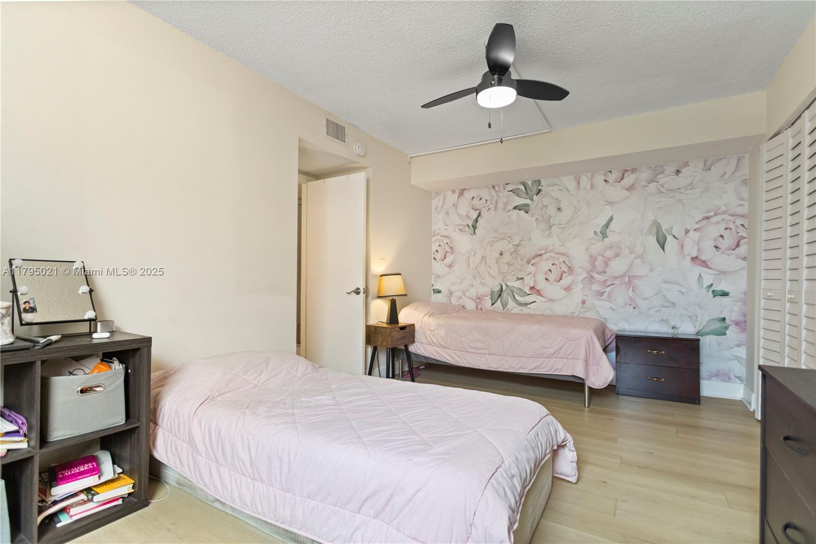 CONDO 5 OF SABAL PALM CON - Residential