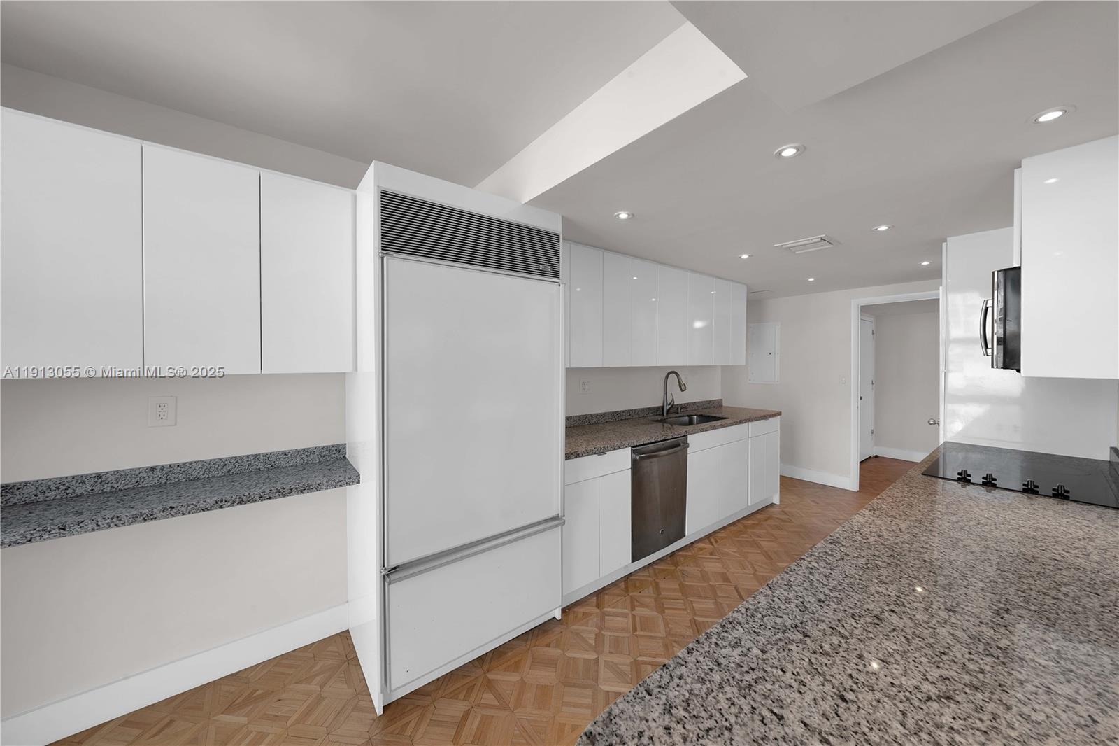 TOWERS OF KEY BISCAYNE CO - Residential Lease