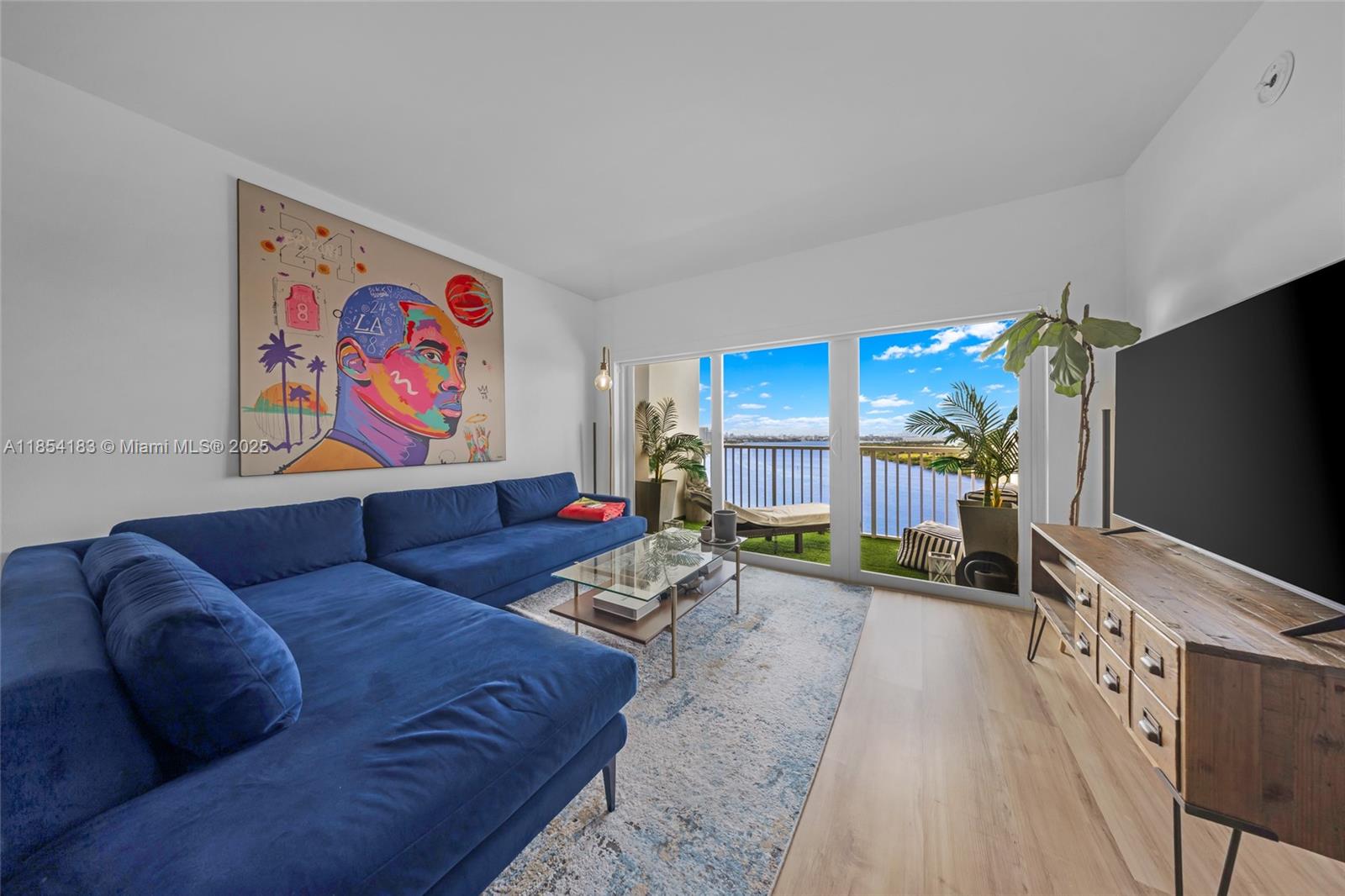 300 Bayview Dr 1614