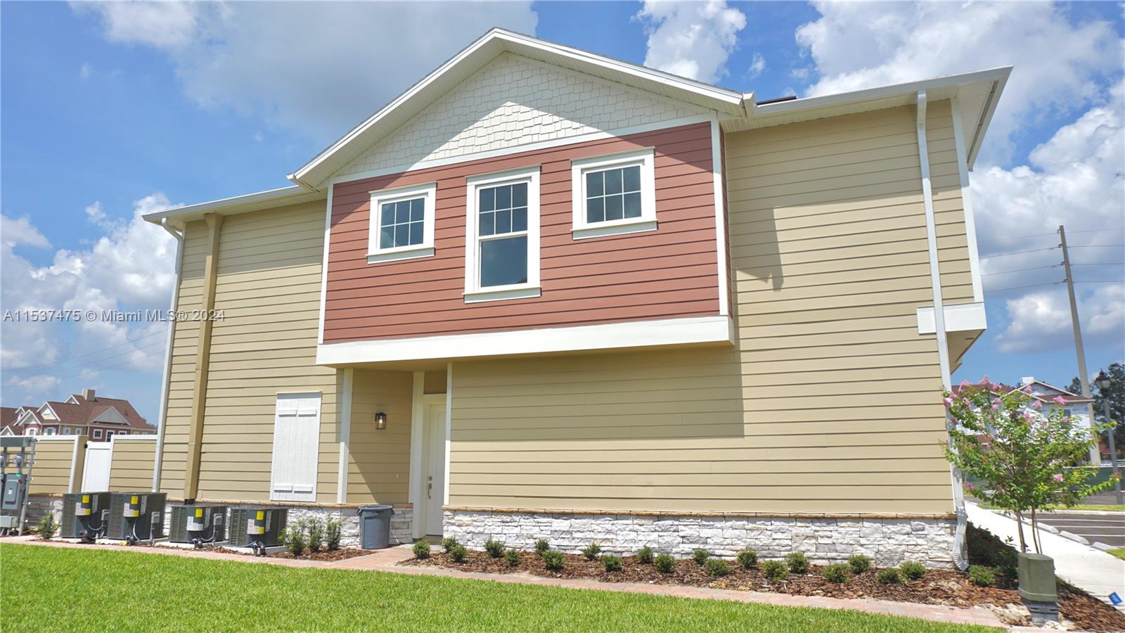Property for Sale at 7562 Sunflower Cir, Kissimmee,  - Bedrooms: 5 
Bathrooms: 6  - $525,000