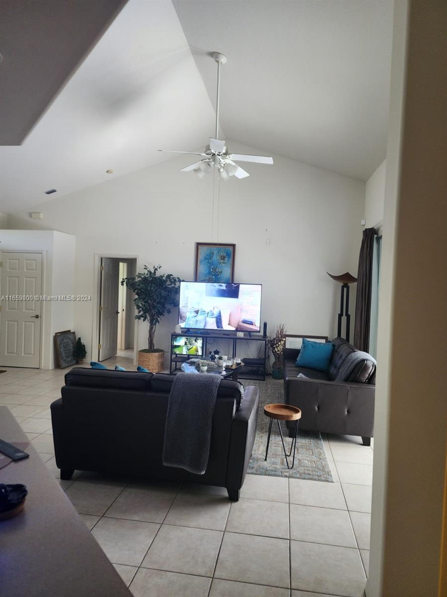 LINDSEY LANES PHASE I - Residential Lease