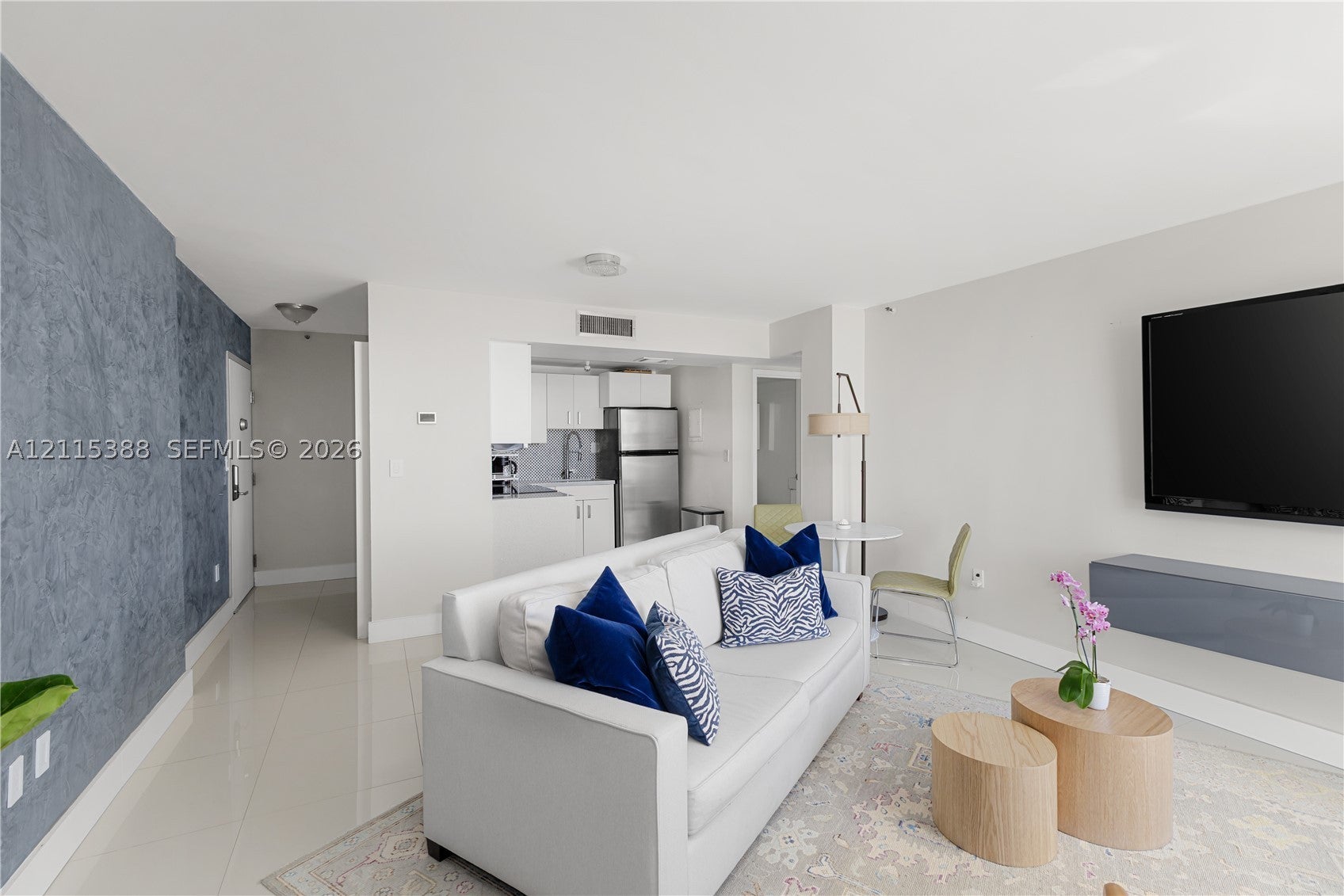 1035 West Ave 404
