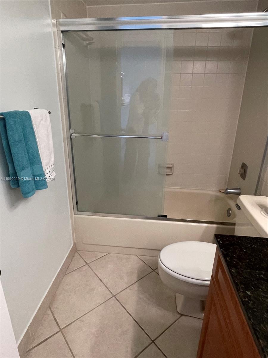 LAKE EMERALD CONDOMINIUM - Residential