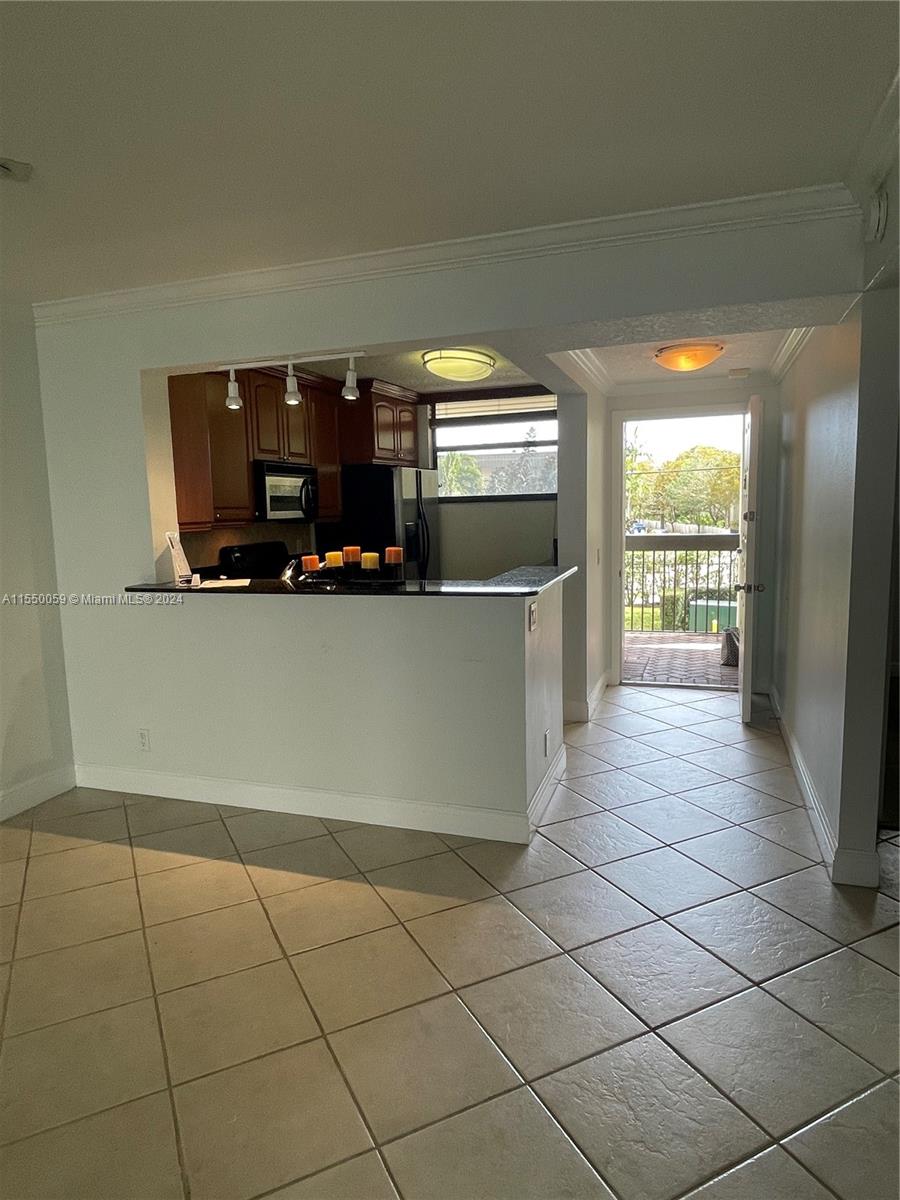 LAKE EMERALD CONDOMINIUM - Residential