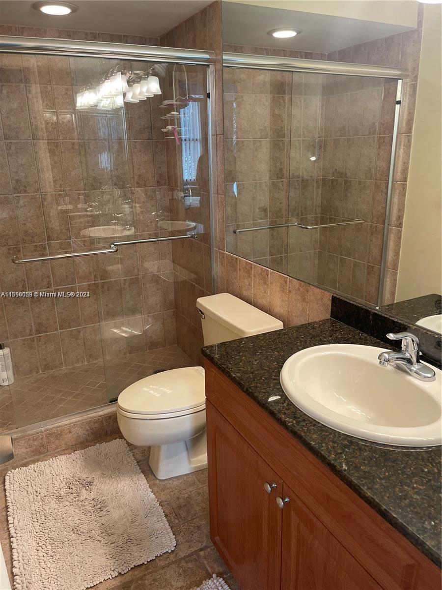 LAKE EMERALD CONDOMINIUM - Residential