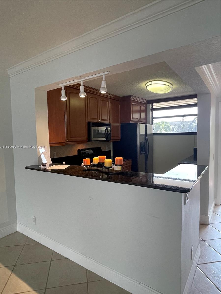 LAKE EMERALD CONDOMINIUM - Residential