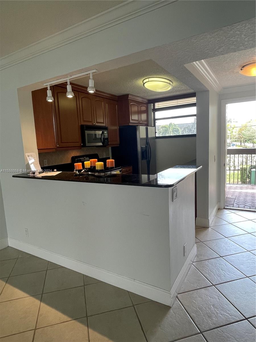 LAKE EMERALD CONDOMINIUM - Residential