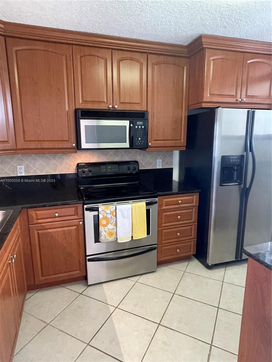 LAKE EMERALD CONDOMINIUM - Residential