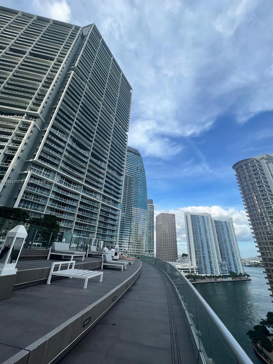 495 Brickell Ave 2707, Miami, FL, 33131/$590,000 2 495 Brickell Ave 2707