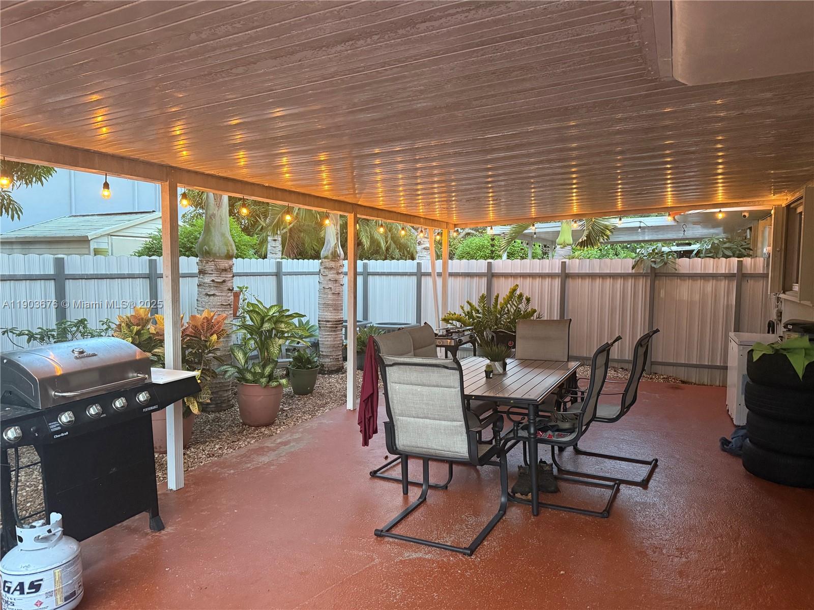 PALM SPRINGS LAKES 2ND AD - Residential Lease