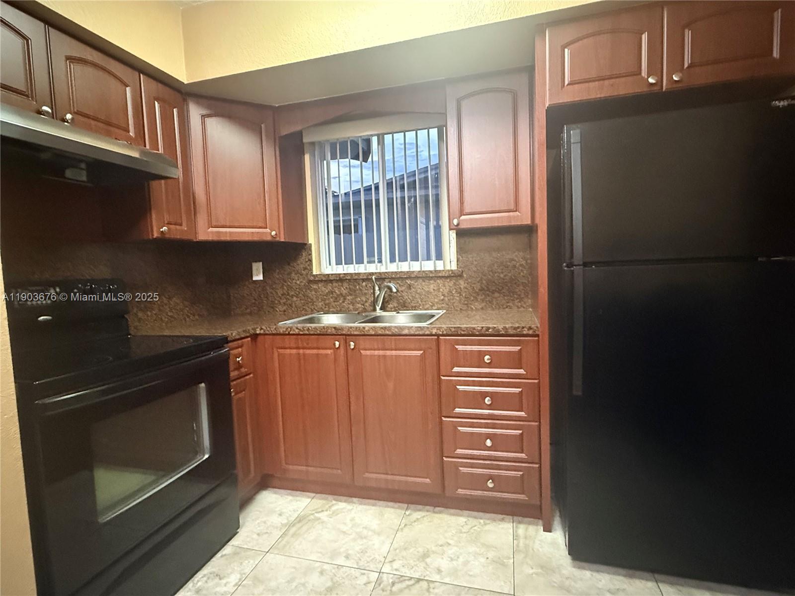 PALM SPRINGS LAKES 2ND AD - Residential Lease