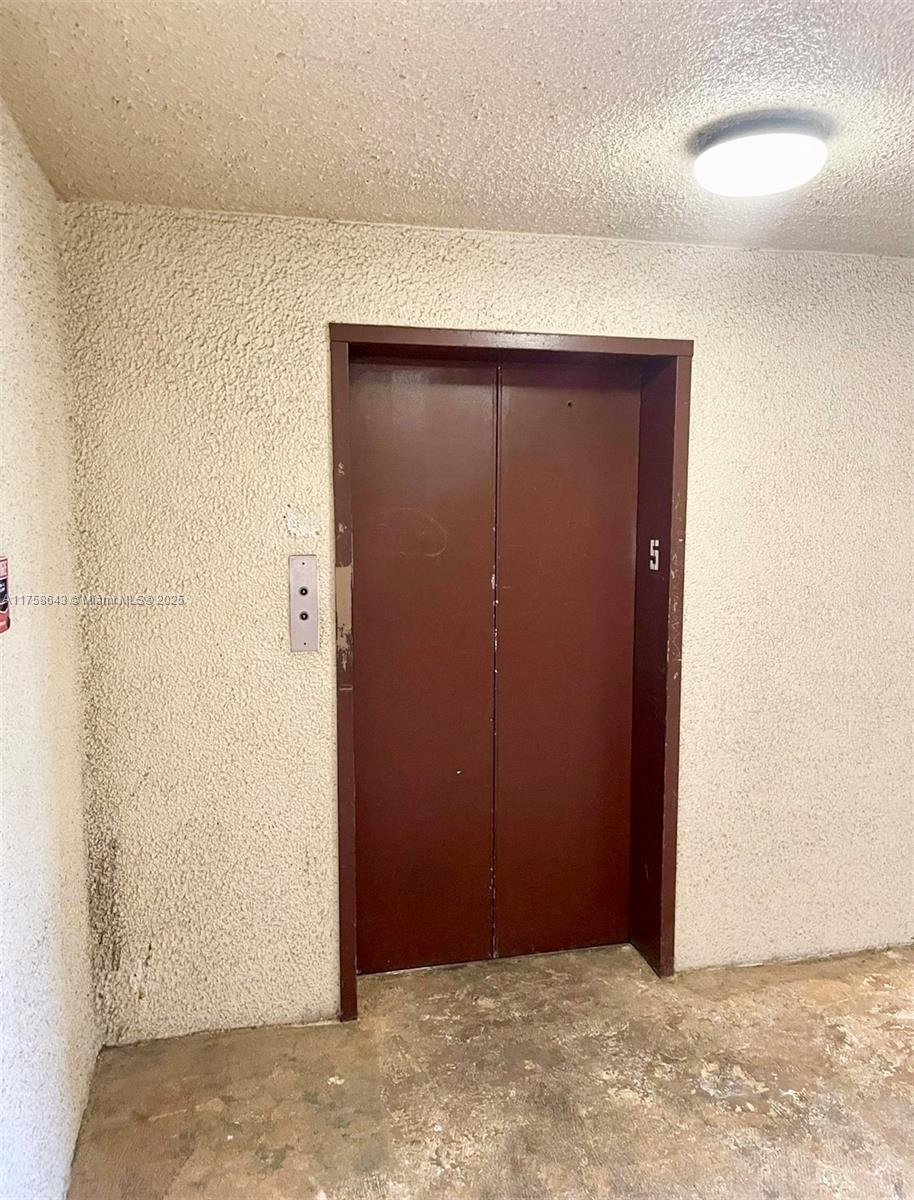 LAKES OF INVERRARY CONDO - Residential