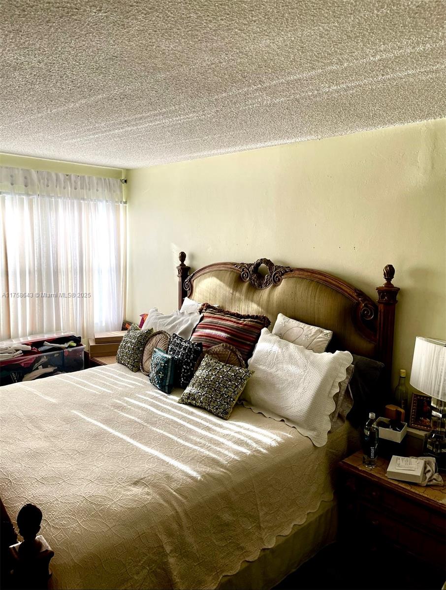 LAKES OF INVERRARY CONDO - Residential