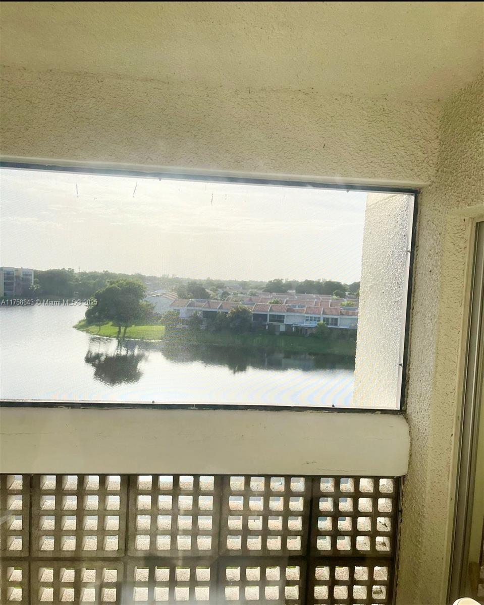 LAKES OF INVERRARY CONDO - Residential