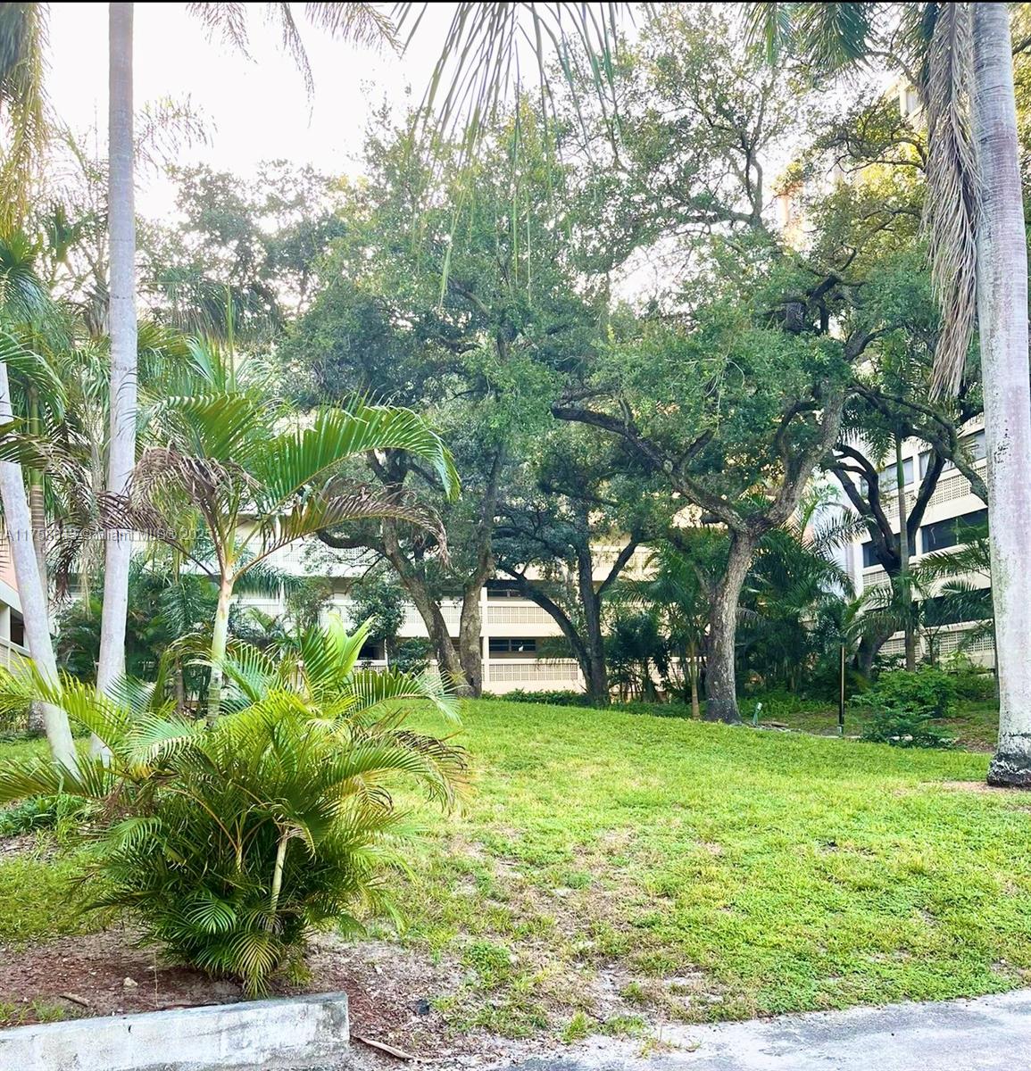 LAKES OF INVERRARY CONDO - Residential