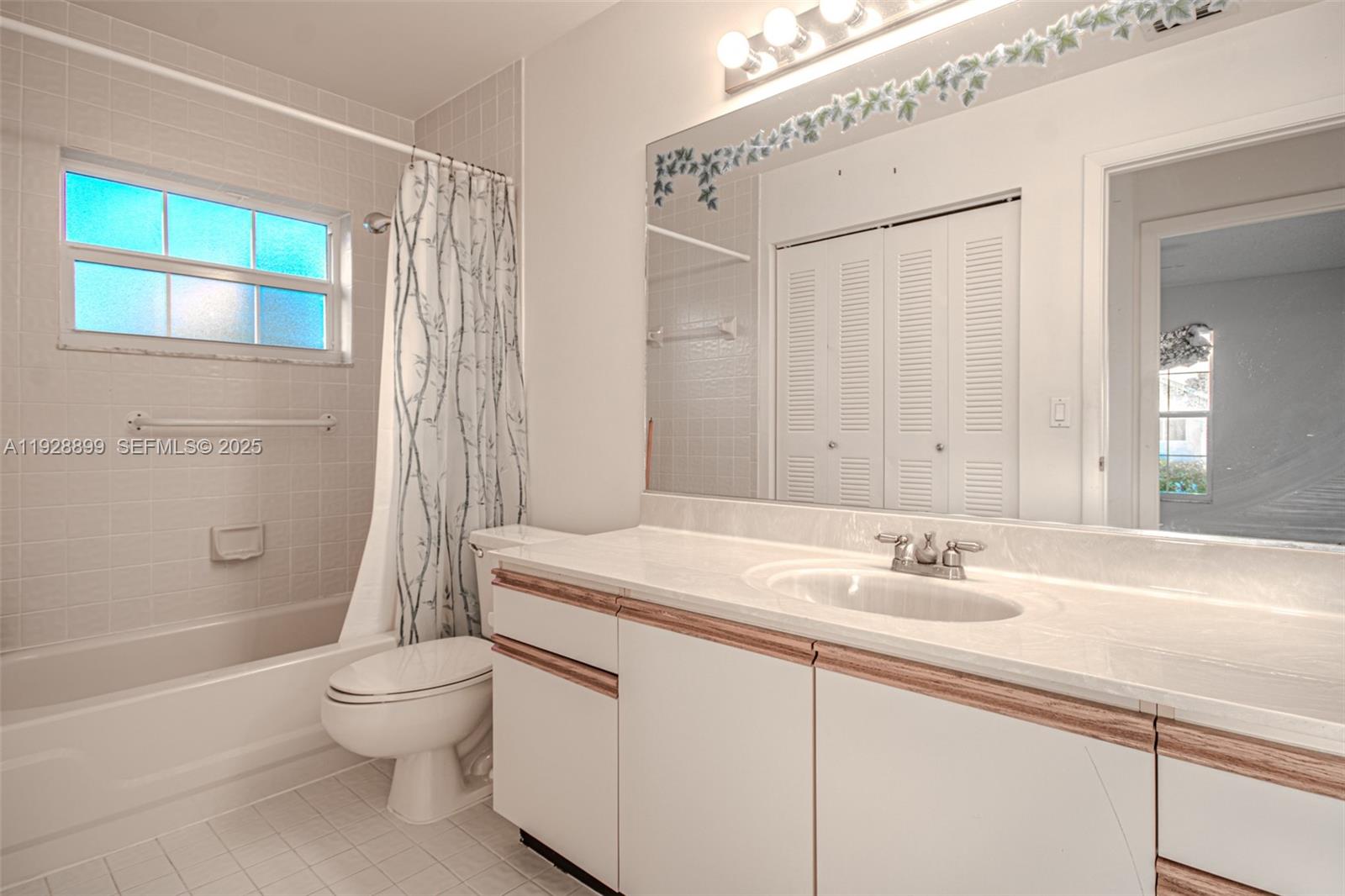 BAY WINDS 4 - Residential