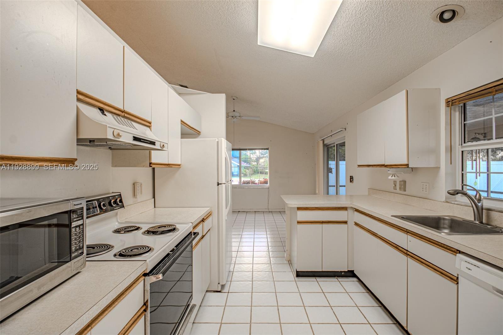 BAY WINDS 4 - Residential