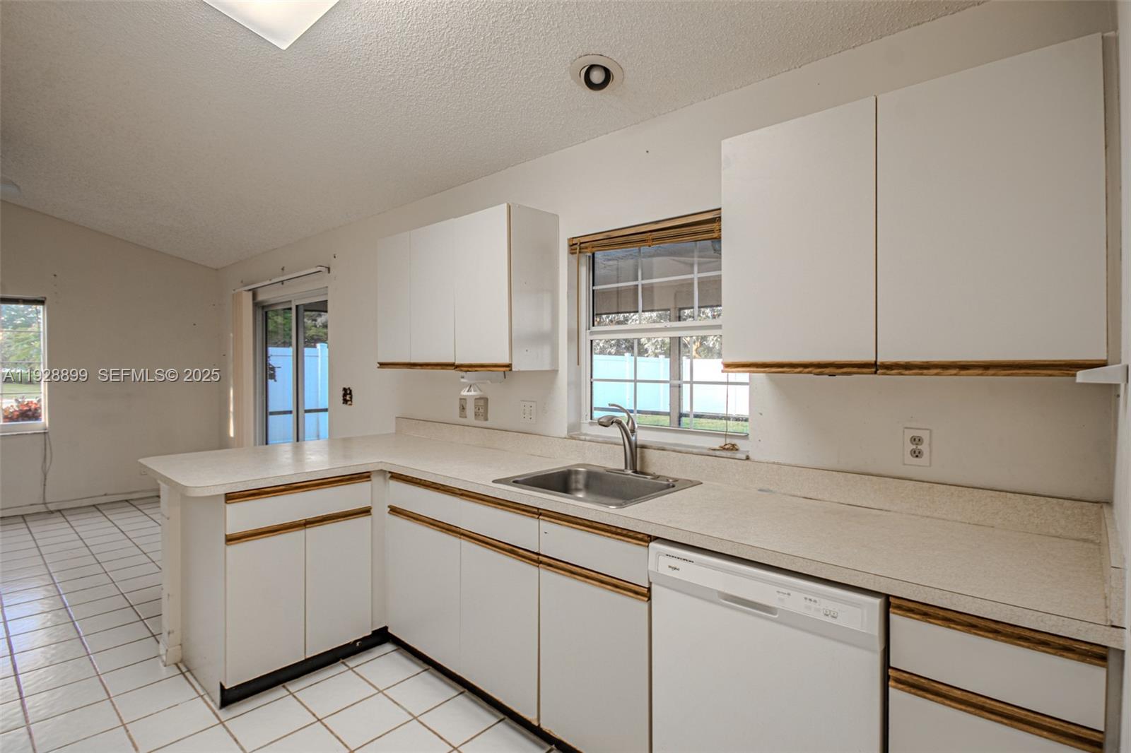 BAY WINDS 4 - Residential