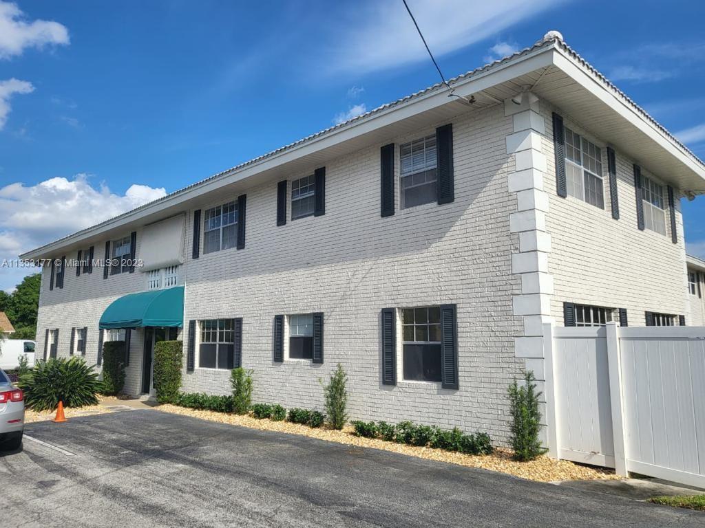 Freshly renovated 2BR/2BA condo in Golden Arrow with updated kitchen, bathrooms, and freshly painted. The kitchen has been updated with new appliances, granite countertops, and a wine cooler. Both bathrooms have been updated with granite tile and new shower glass doors. Bedrooms have spacious closets. The property is move-in ready. Deeded parking space with plenty of guest parking. The property is close to the beach, restaurants, and shopping area near downtown Boca. Easy to show. Schedule your showing today.