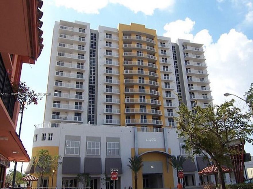 Nice apartment, 1 bed 1 bath with great city views from the 15th floor.
Washer and dryer in the Unit! Centrally located on 8th Street, minutes away from Brickell and close to restaurants and shops. Secured Building, parking space, gym, pool, Children's playroom