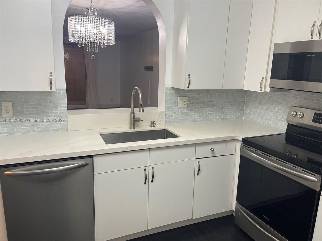 Photo of 619 NE 14th Ave #501, Hallandale Beach, FL 33009 (MLS # A11347393)