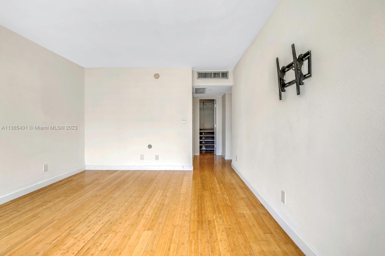 5600 CONDO - Residential