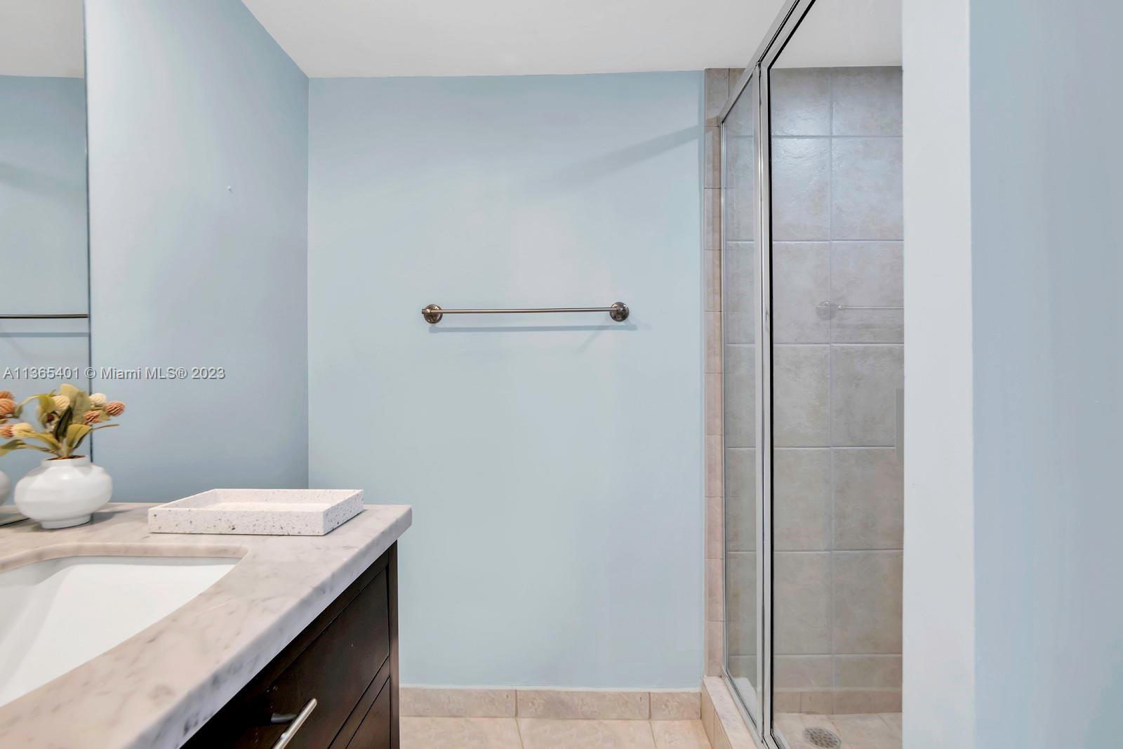 5600 CONDO - Residential