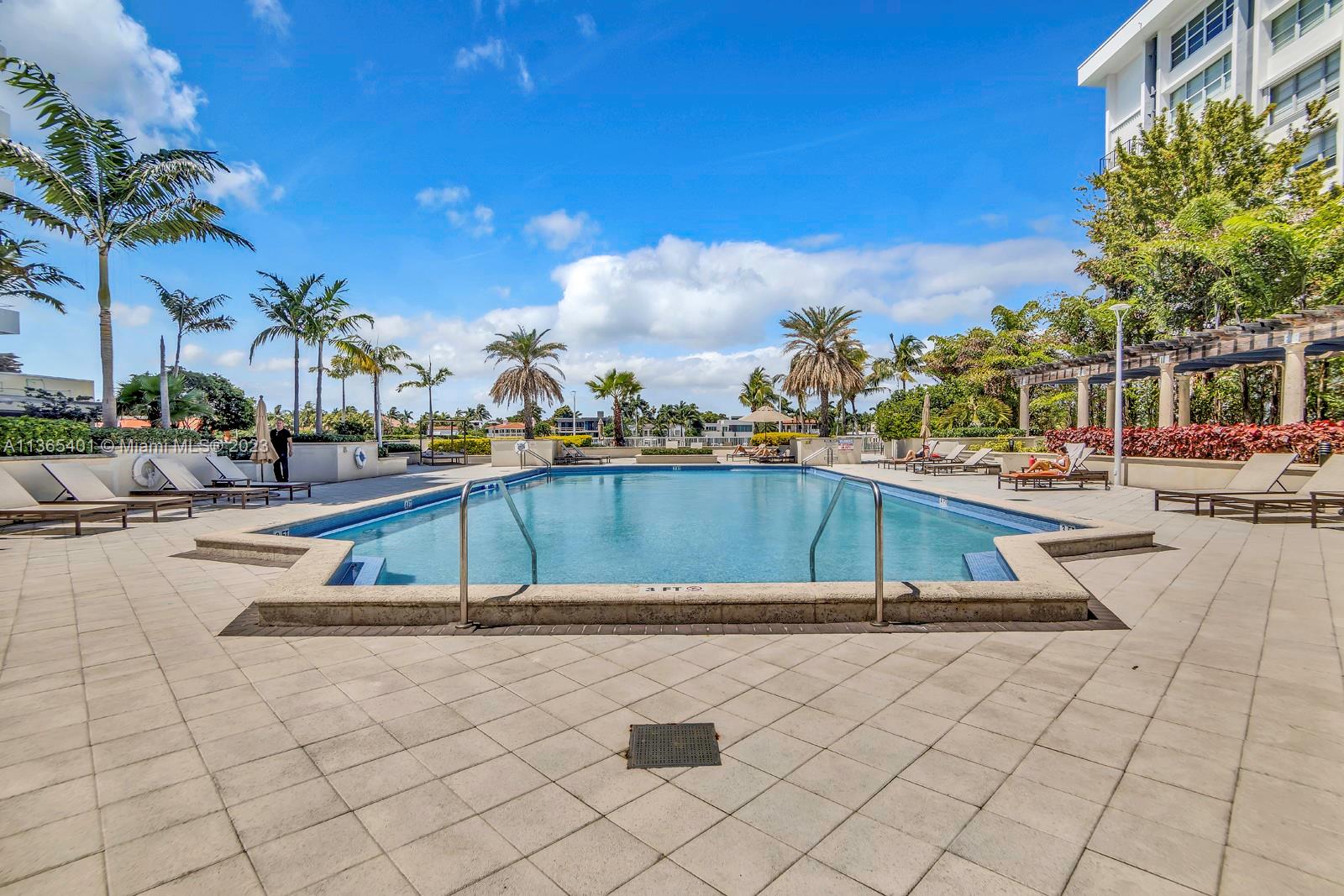 5600 CONDO - Residential