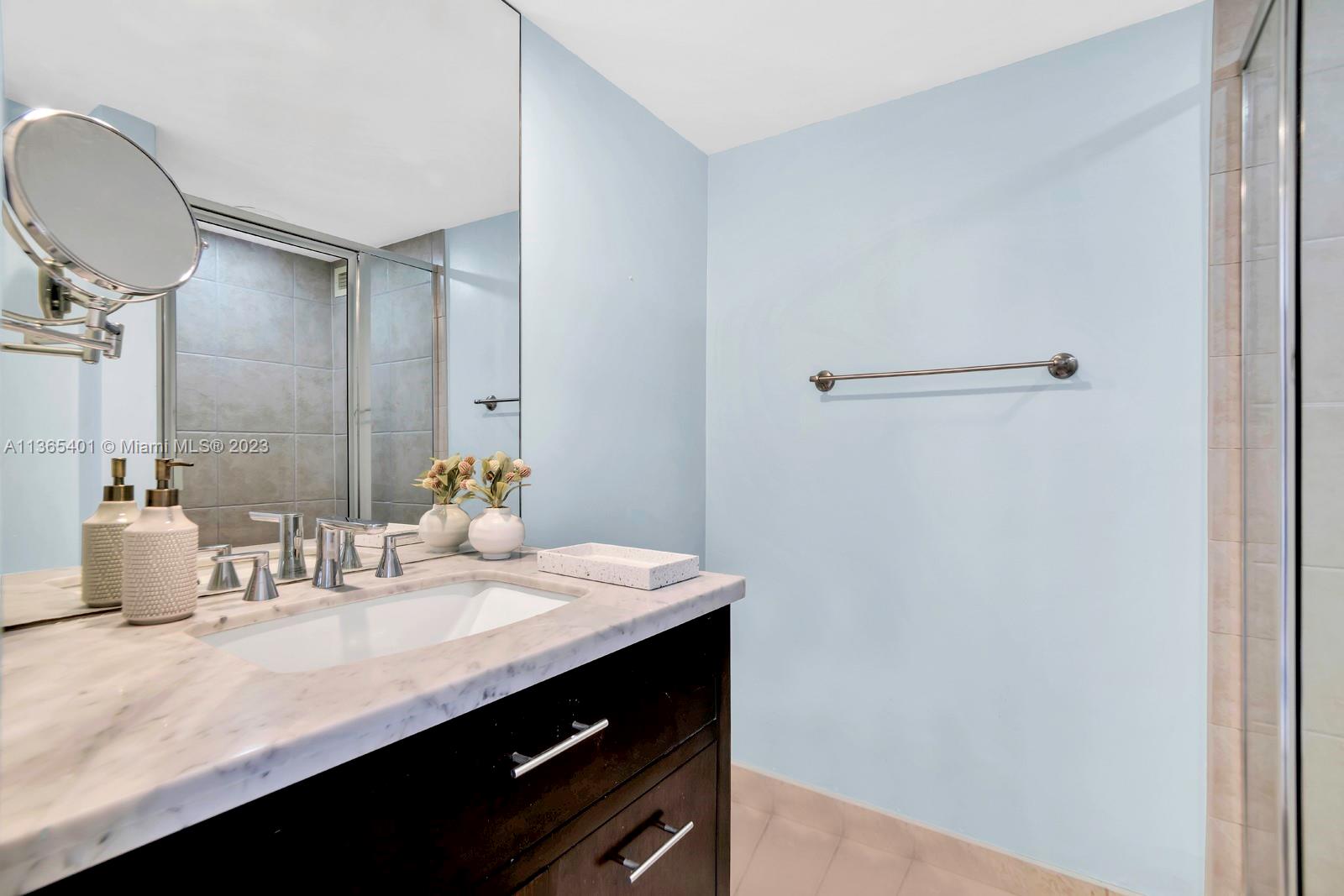 5600 CONDO - Residential