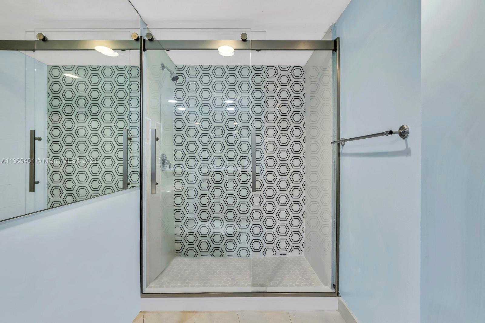 5600 CONDO - Residential