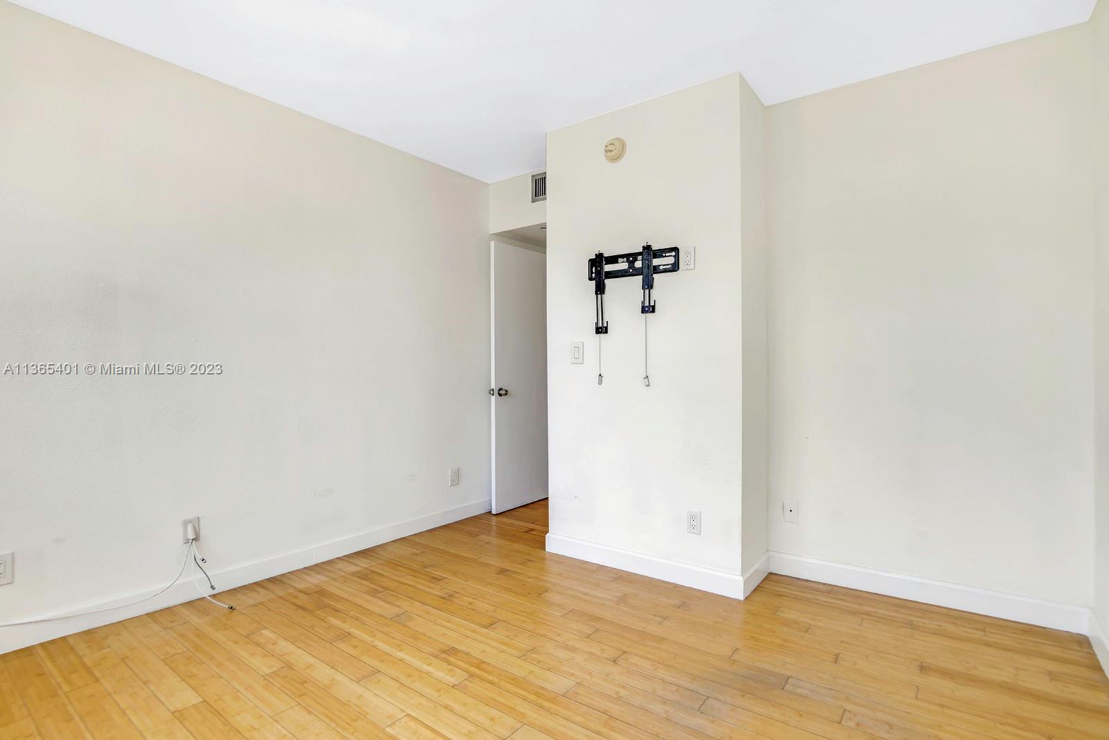 5600 CONDO - Residential