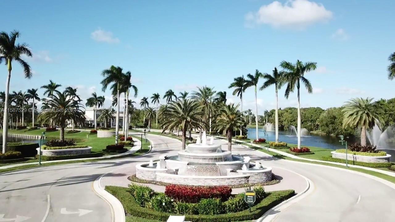 MAYFAIR AT WOODFIELD COUN - Residential