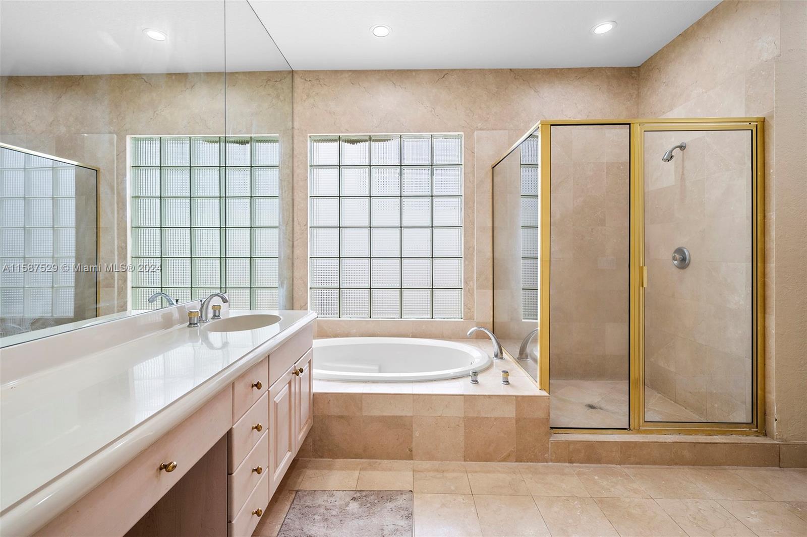 MAYFAIR AT WOODFIELD COUN - Residential