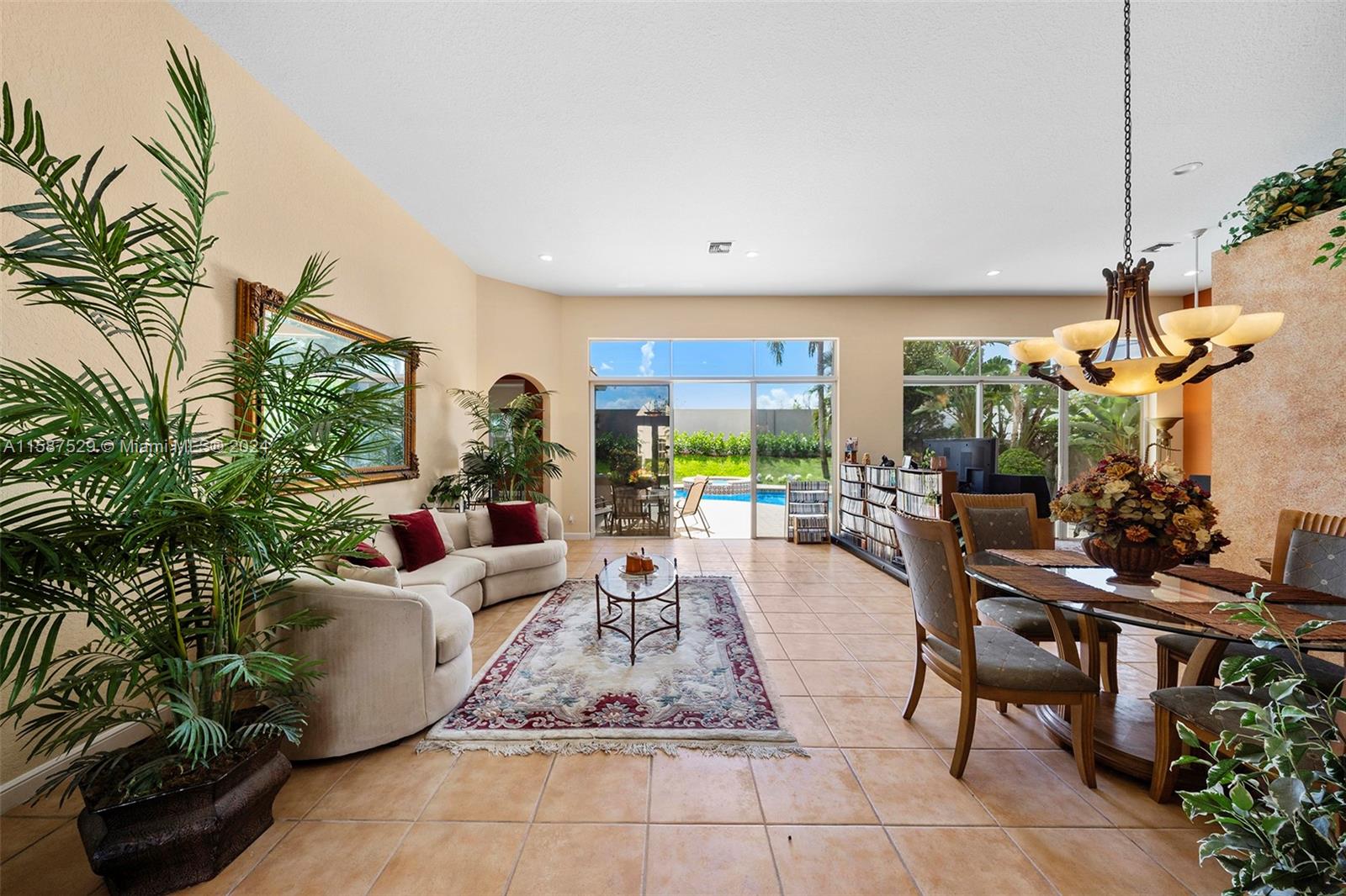 MAYFAIR AT WOODFIELD COUN - Residential