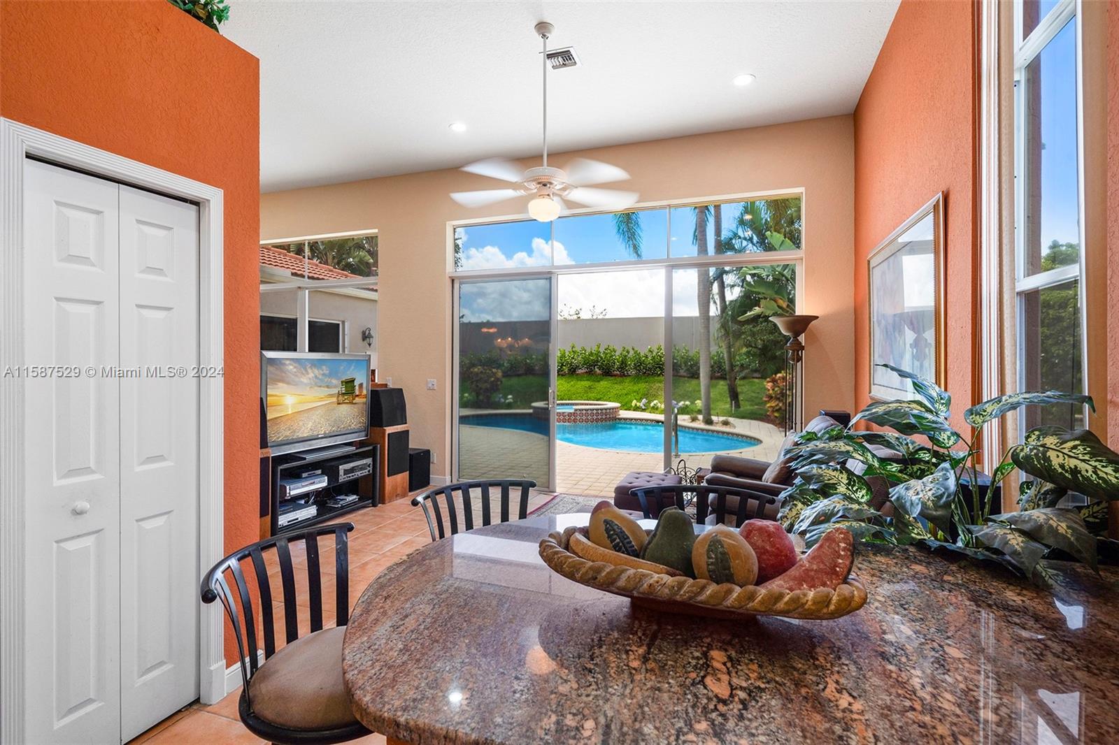 MAYFAIR AT WOODFIELD COUN - Residential