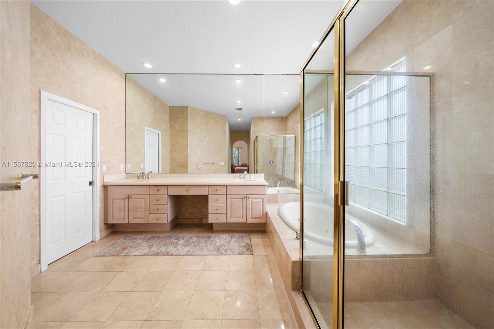 MAYFAIR AT WOODFIELD COUN - Residential